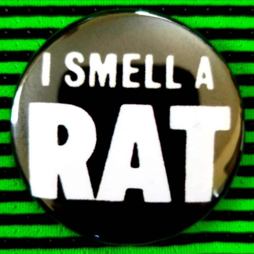 2.25 inch I smell a rat button badge pin